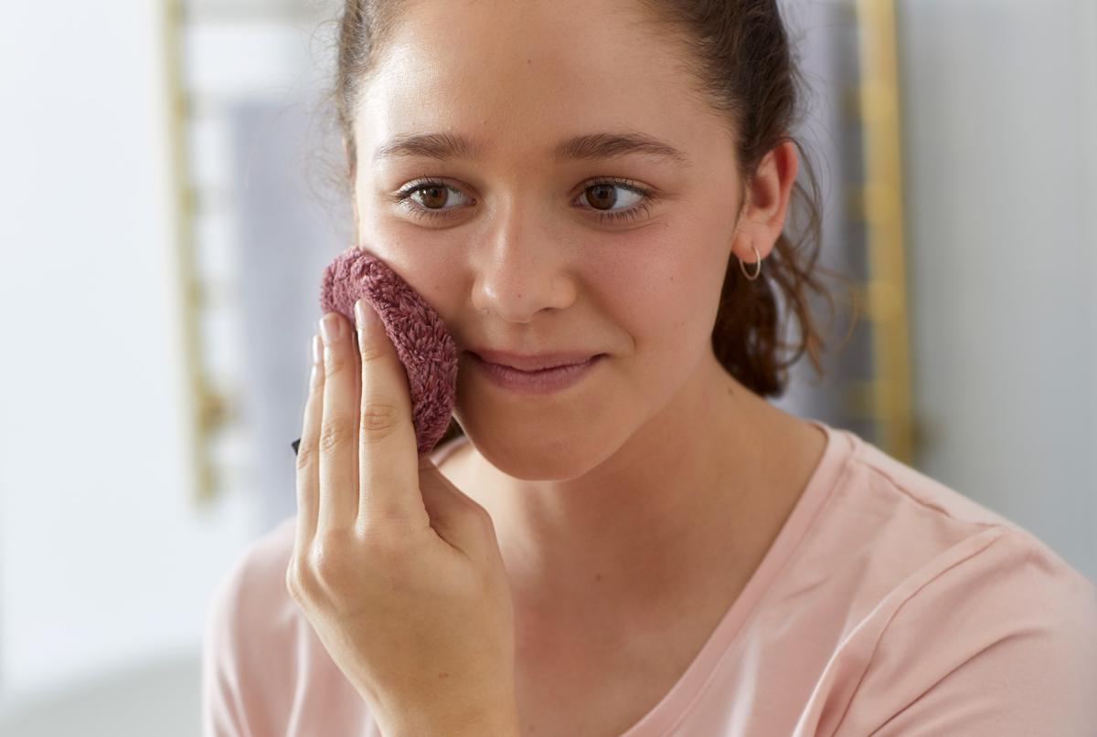 Tween Skincare: Navigating the World of Pre-Adolescent Beauty Routines